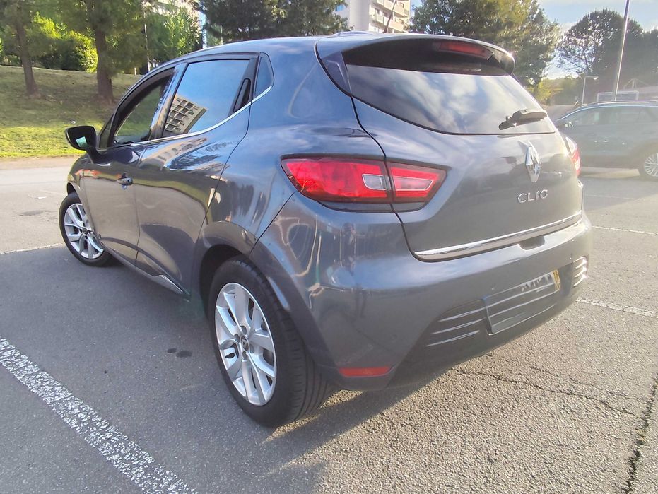 Renault Clio IV Limited TCe 90 • 44.000 km • Como novo