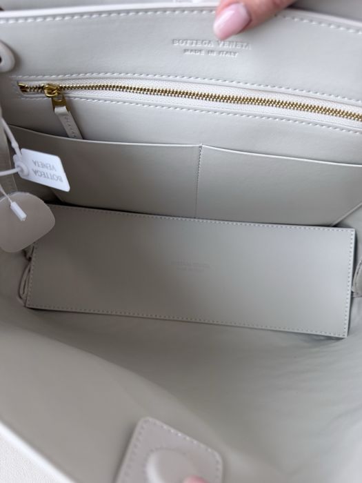 Сумка Bottega Veneta Andiamo біла