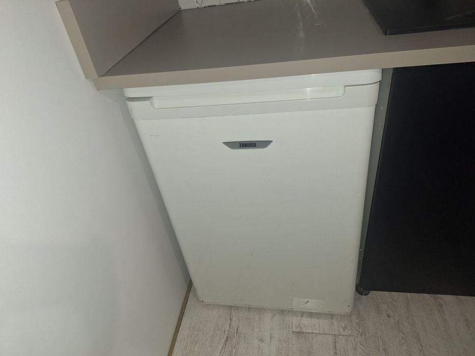 Lodówka zanussi ZT1541 mała WxSxG 85x55x61 sprawna