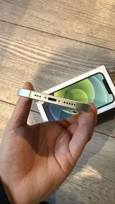 Продам iPhone 12 на 64 гб