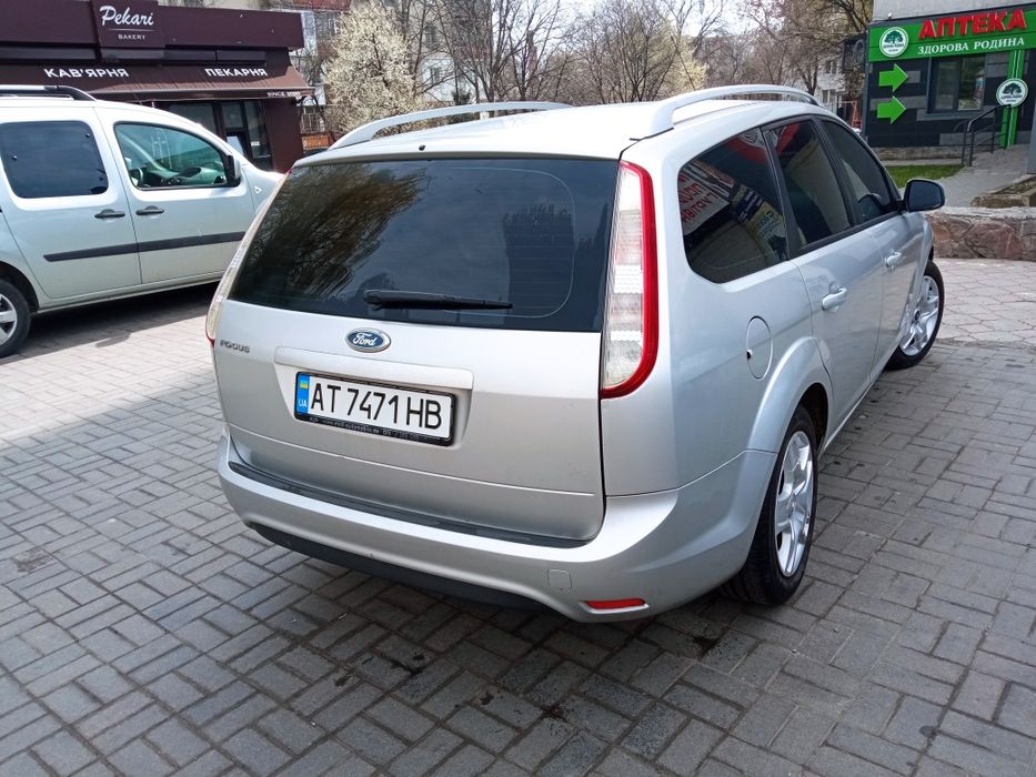 Форд фокус 2010рік  1.6 бензин 74кв