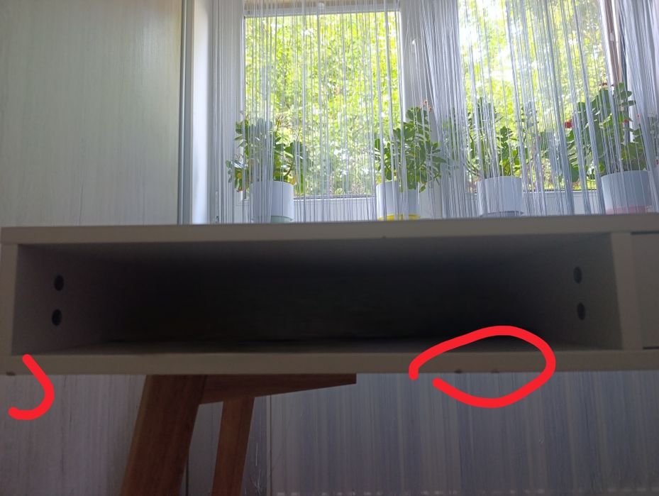 Białe biurko JYSK