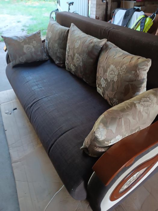 Kanapa rozkladana 215x145 brązowa z poduszkami