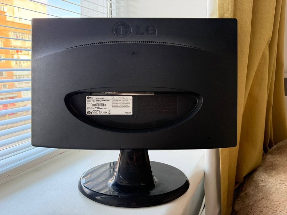 Монітор LG Flatron W1943C  18.5”, VGA, HD-разрешение