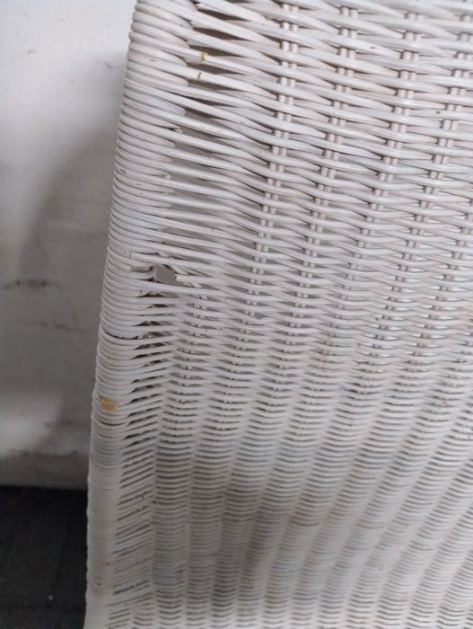 Dwa krzesła wiklinowe