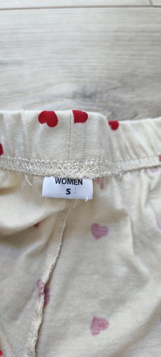 Spodnie piżamowe w serduszka