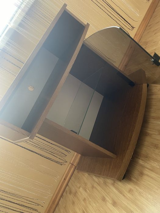 Стіл під телевізор