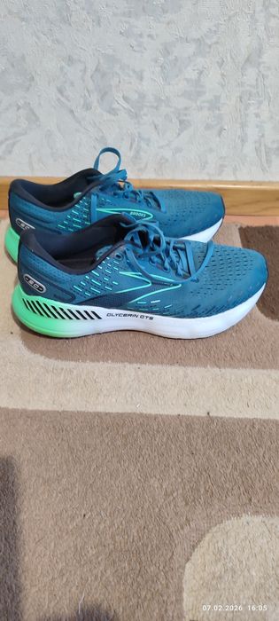 Кросівки для бігу