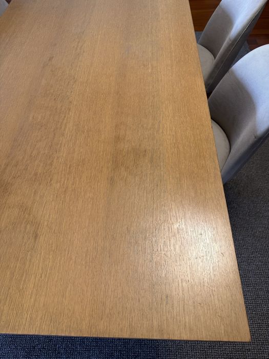 Mesa de Madeira Maciça + Cadeiras