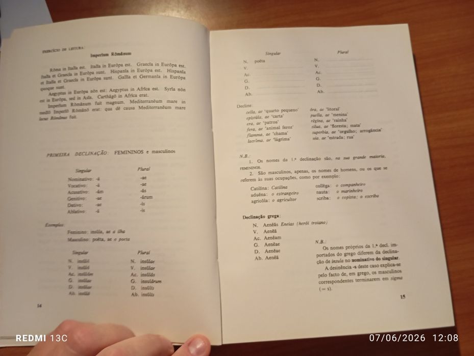 2 livros Iniciação ao Latim