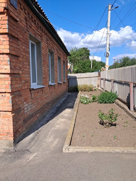 Продам цегляний будинок в Дергачах, район стадиону. Сертифікат так.