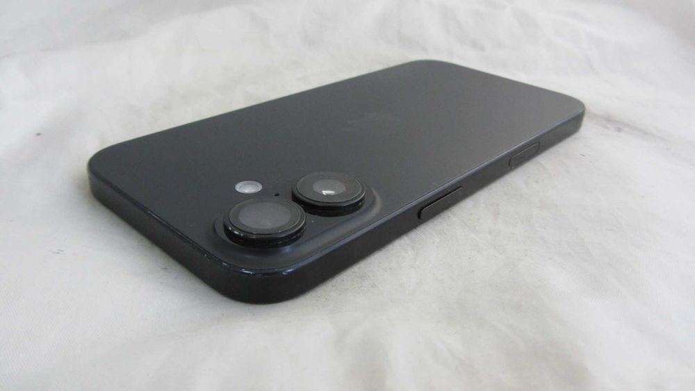 Apple iPhone 16 Black