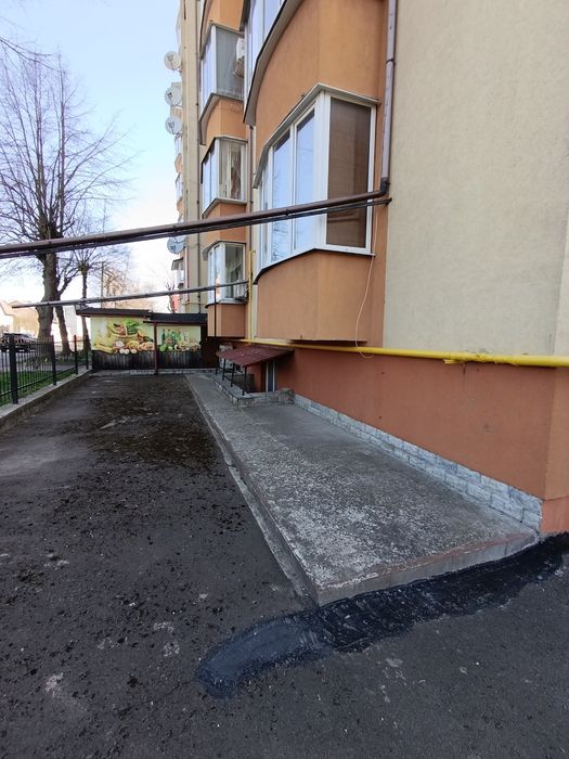 Продам нежитлове приміщення! Район Пивзавод. Вул. Ясна. ФАСАД. Цоколь!