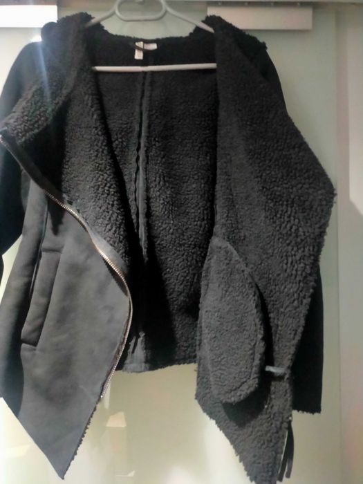 H&M Divided Kożuszek damski czarny zapięcie na bok