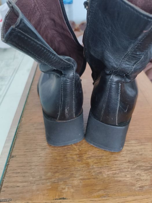 Botas em pele 40