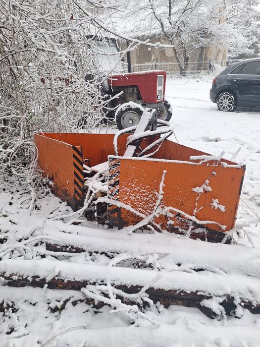 Pług do odśnieżania za ciągnik