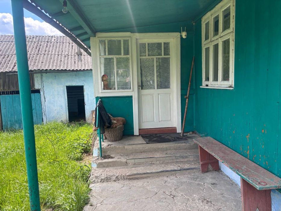Будинок біля села Верхівці(в селі Рогізно) Самбірський район міста Львова