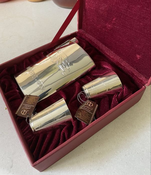 Срібна фляга та 2 стопки з лого Mercedes