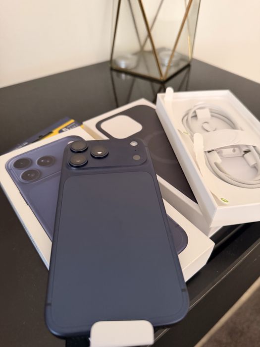 Iphone 17 pro max blue