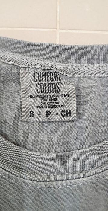 Szara bluzka przecierana Comfort colors. Skład: 100% bawełna