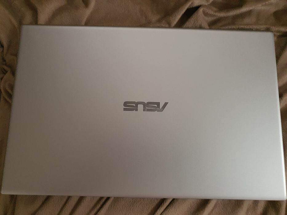 Portátil Asus Ryzen 5 12GB 256 Gb 1TB 2 GB grafica Radeon 8