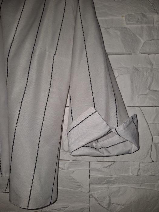 Biała bluzka w czarne paski