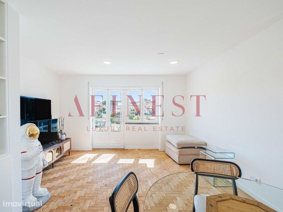T2 Remodelado em Alcabideche | Pronto a Habitar | Nascente/Poente |