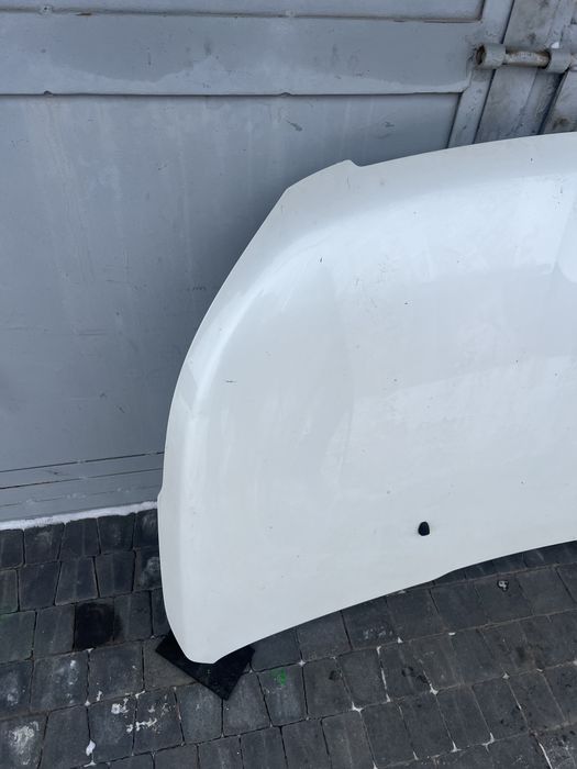 Peugeot 2008 капот.