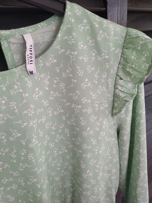 Blusa verde água com padrão floral e folhos - Tiffosi - Tamanho M