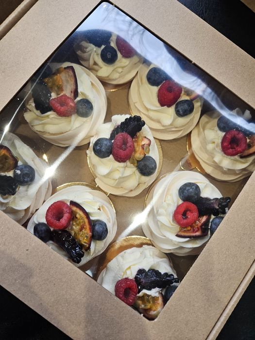 Bezy, Pavlova, Torty bezowe