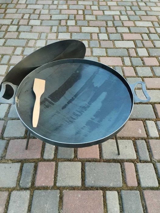Похідна сковорода з диска  з якісного металу 50 см з ніжками .