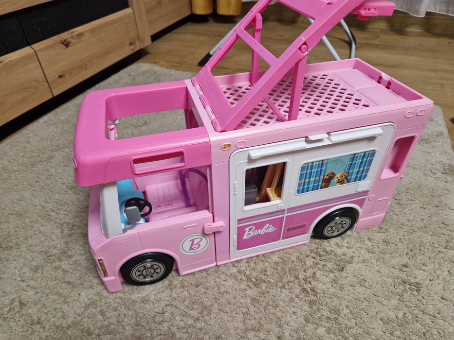 Kamper Barbie z kartonem