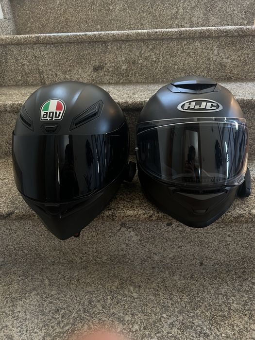 Capacetes mota HJC e AGV