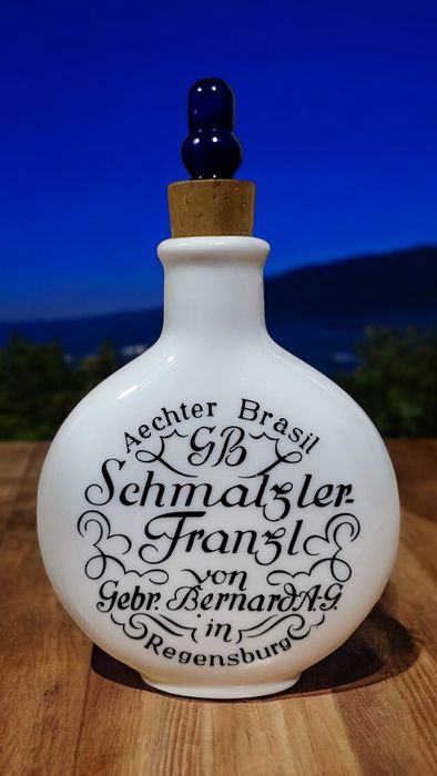 Duża porcelanowa tabakiera Bernard