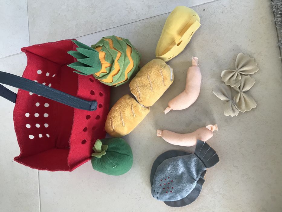 Cesta com frutas em peluche novo