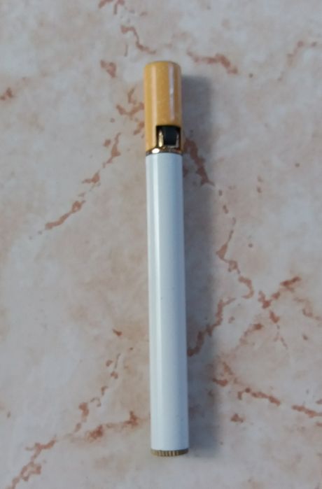 Isqueiro em formato de cigarro