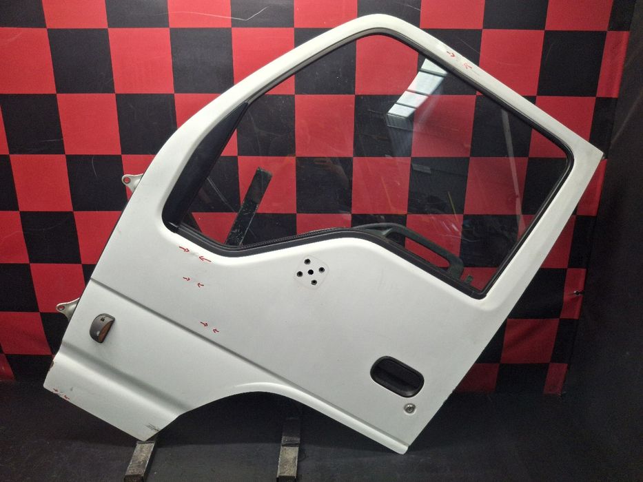 Porta frente esquerda ISUZU ELF (NKR8_)