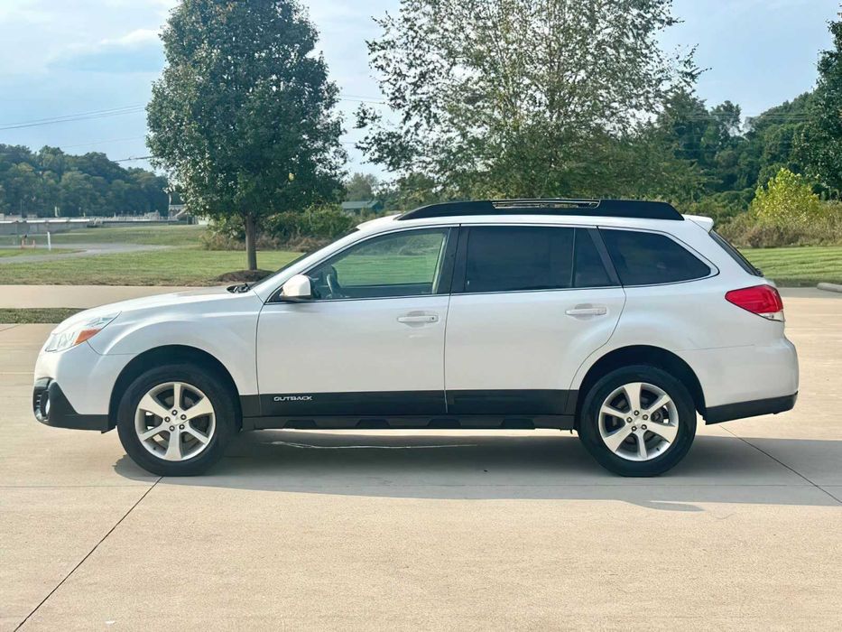 Subaru Outback Limited      2013
