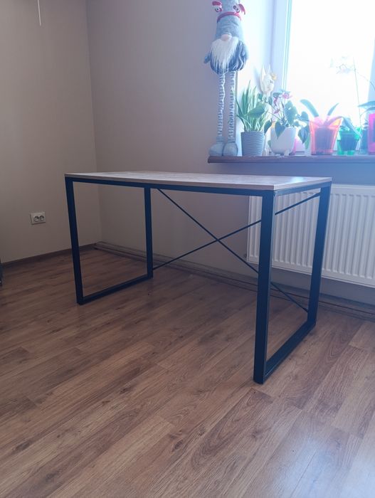 Продаю стіл і крісло