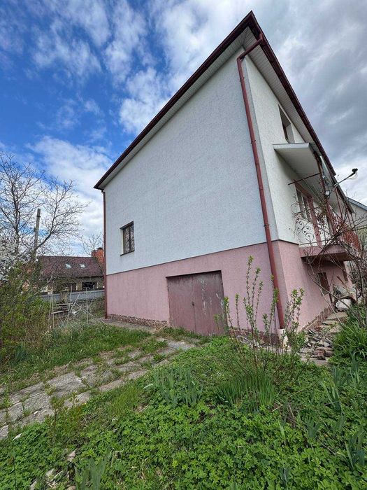 Продаж 2 поверхового будинку з балконом і ділянкою на 6 соток