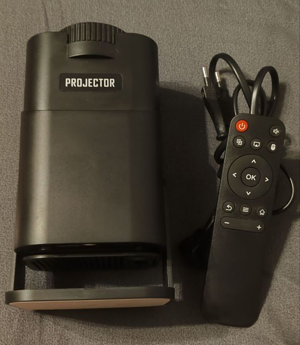 Смарт-проектор Full HD для дому з Wi-Fi 6, Bluetooth і Android 11, для