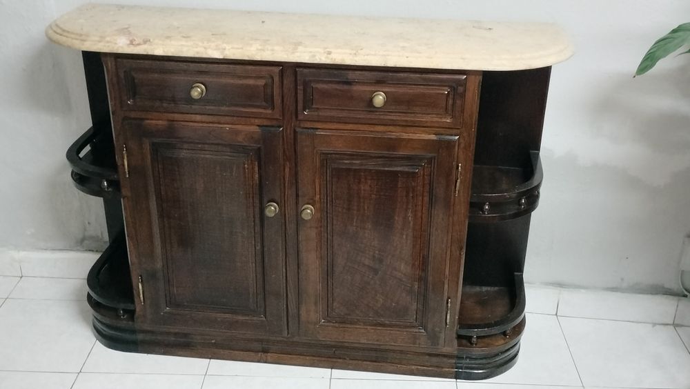 Sapateira de madeira de castanho escuro