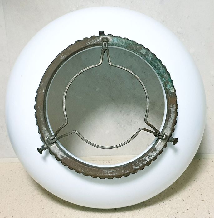 Antigo vidro de candeeiro de petróleo com armação