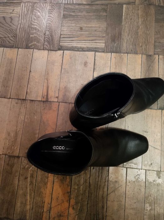 Продам шкіряну обувь демісезонну жіночю р.37р