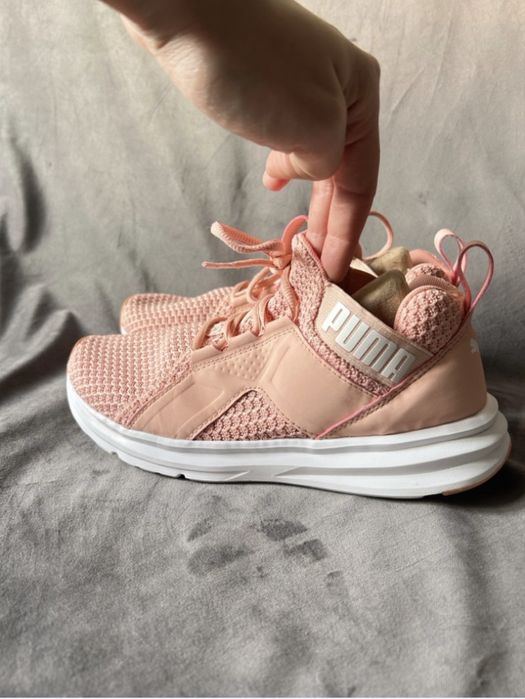 Продам кросівки красивий колір