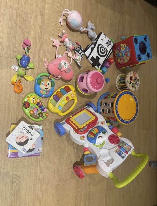 Wyprawka dla dziewczynki, wozek , krzeslko do karmienia , zabawki