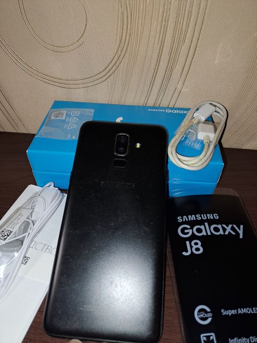 Телефон Samsung GalaxyJ8 J810F 2018 3/32GB Black