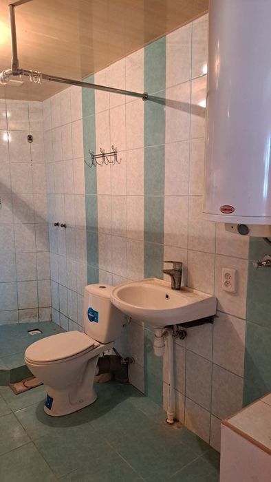 Здається в довгострокову оренду 2х поверховий дім в с. Обухівка