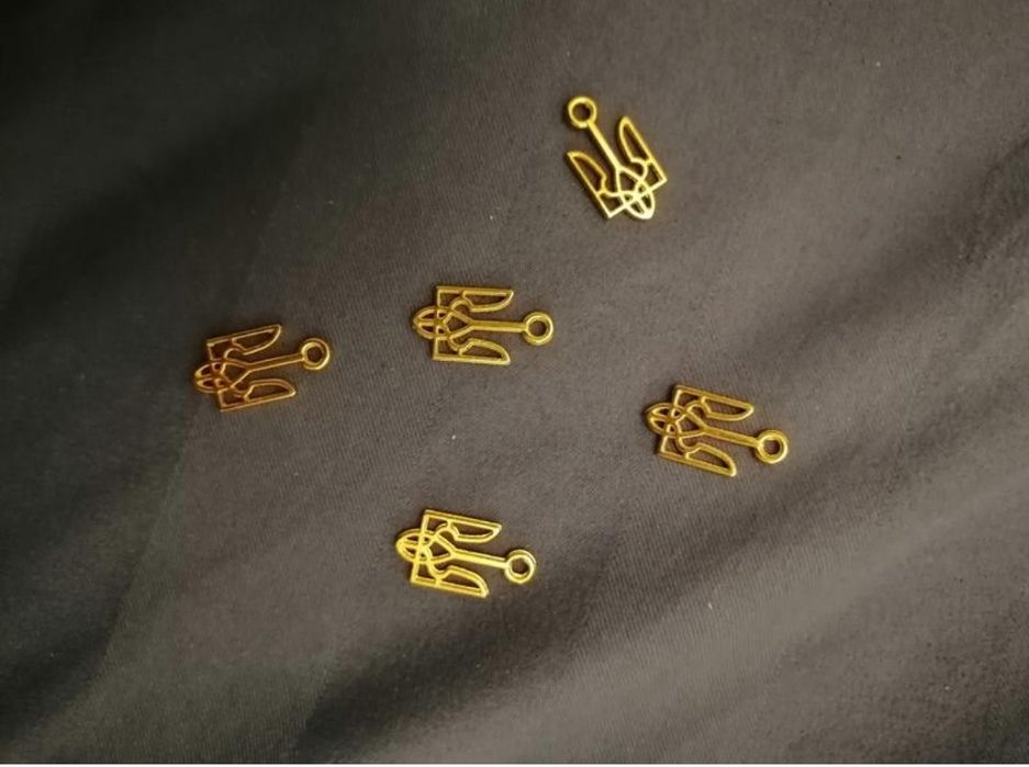 Тризубець - герб України!))