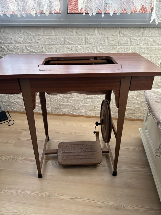 Suporte mesa de costura com pedal